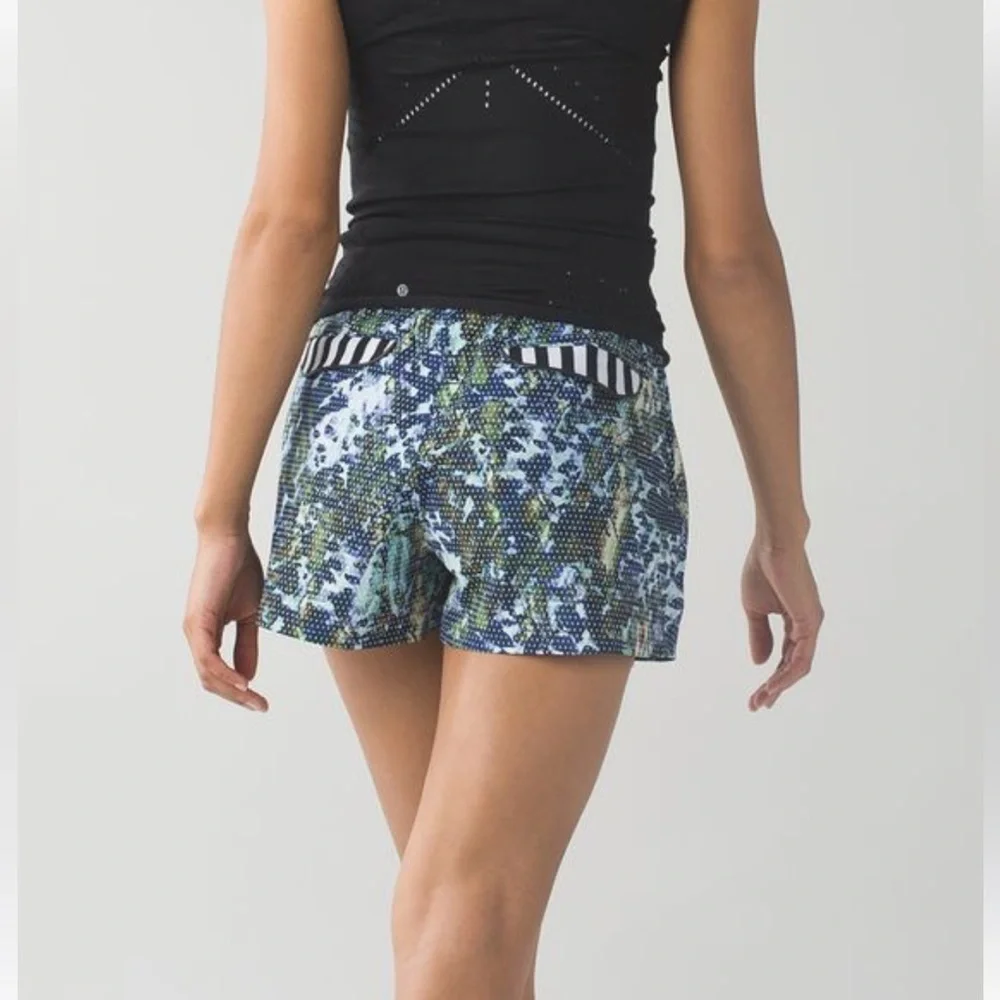 Lululemon Athletica Blue Patterned Athletic Shorts - Picture 6 of 8